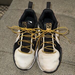 Nike Sabrina Gold Quest 2 Sneakers - size 3.5
